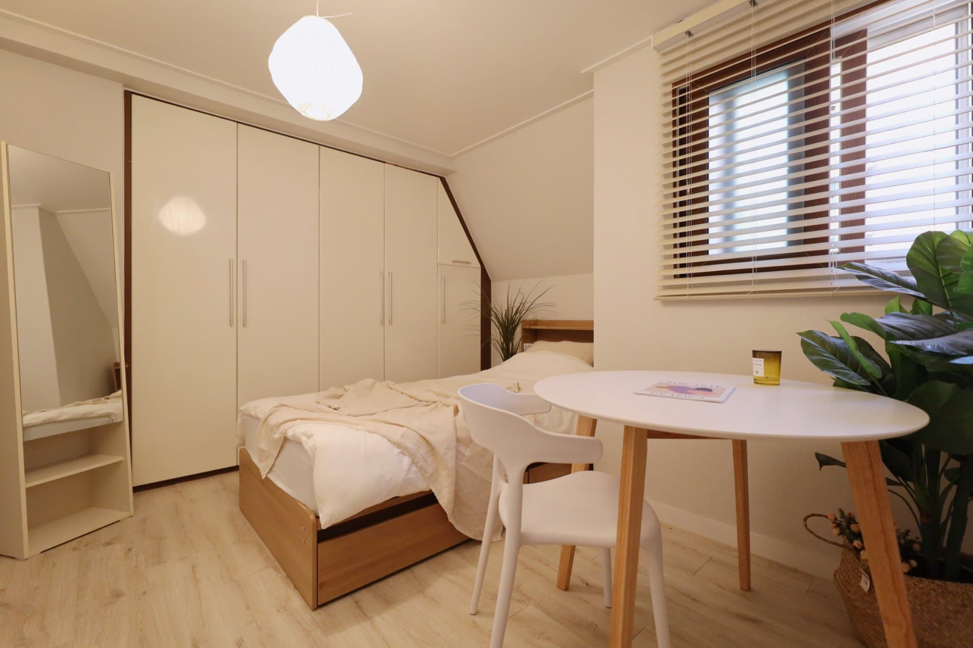 402 Shared House Furnished Room (only female)