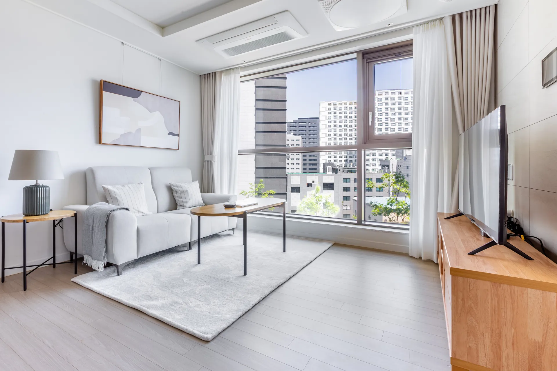 Compact One-Bedroom Home near Myeongdong & Chungmuro - 1