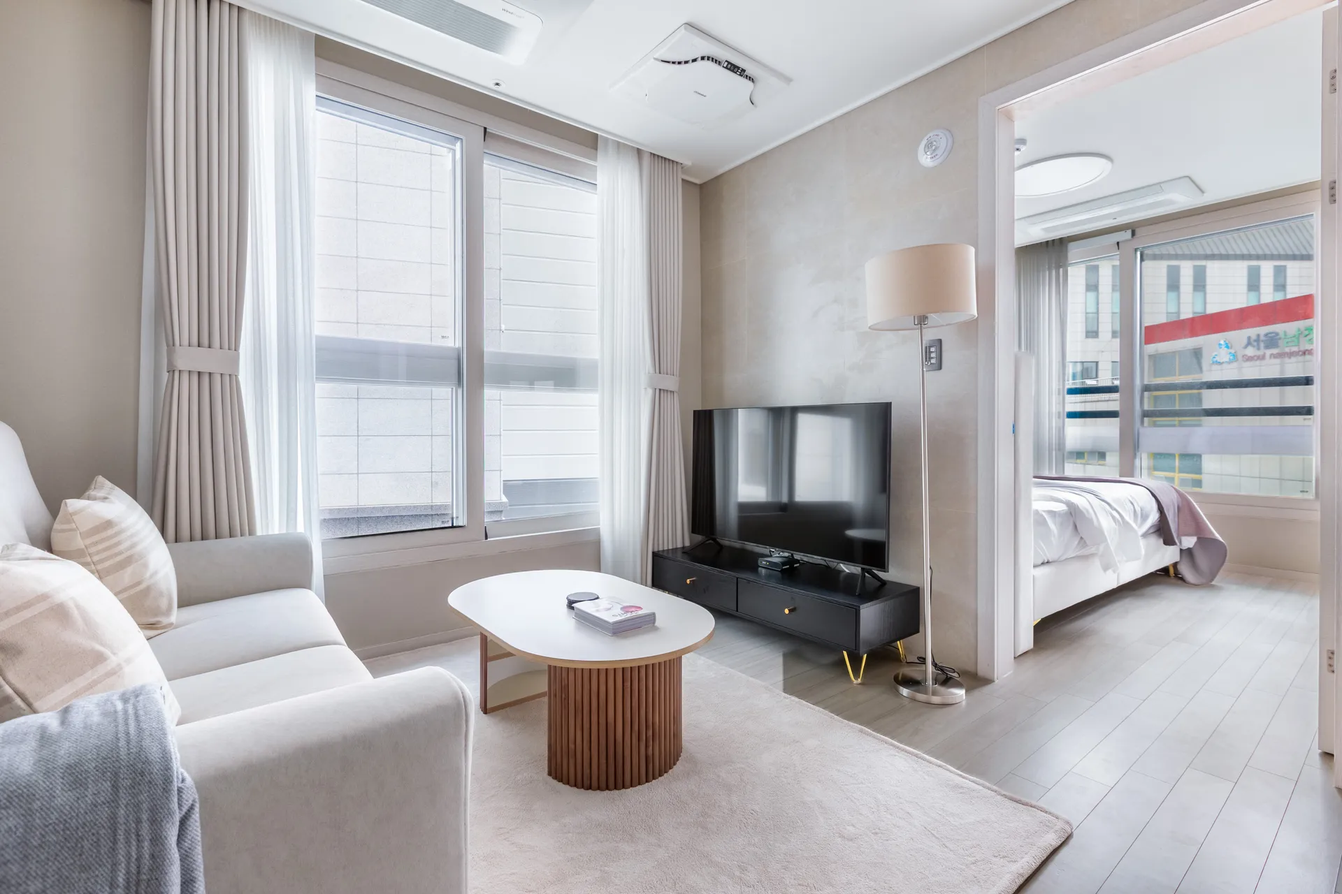 Compact One-Bedroom Home One Stop from Yongsan Station - 1