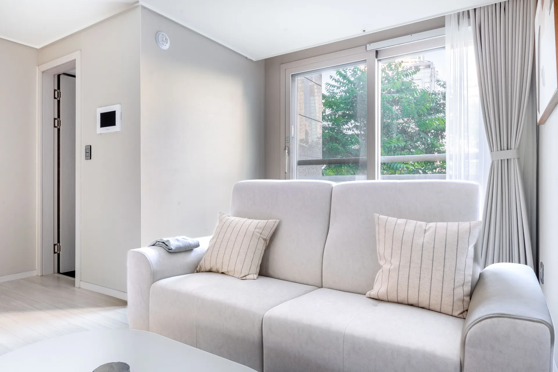 Compact One-Bedroom Home One Stop from Yongsan Station - 1