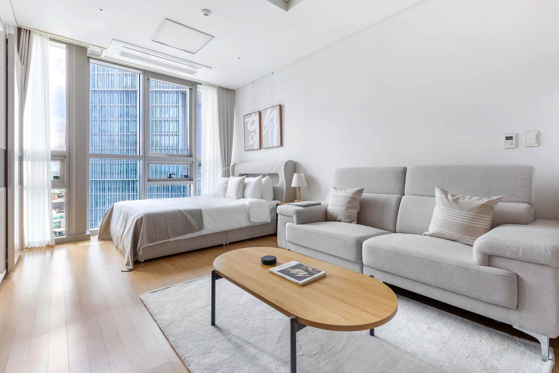 High-Floor Studio Home near Yongsan Station - 1