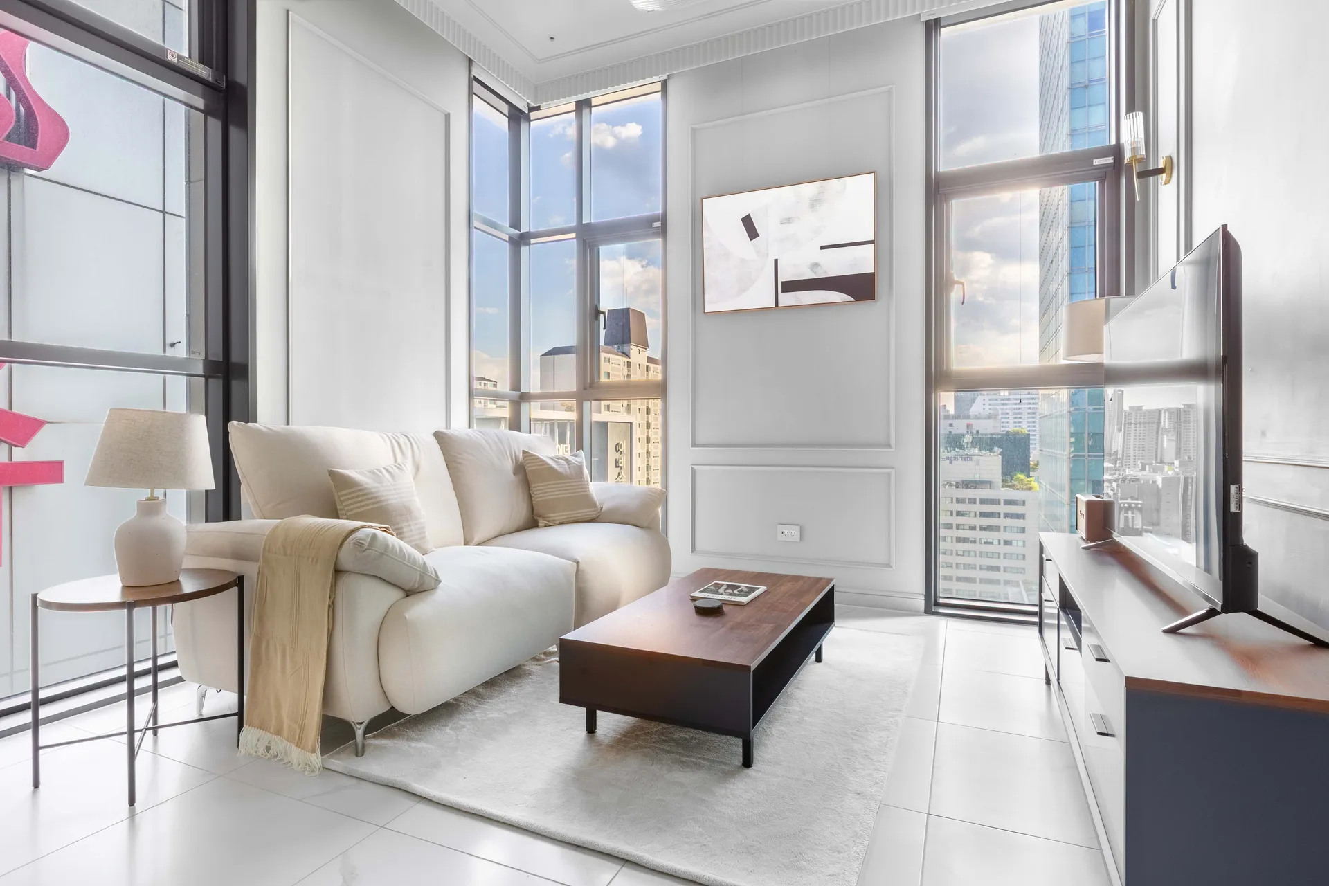 High-Floor Spacious One-Bedroom Home near COEX & Gangnam - 1