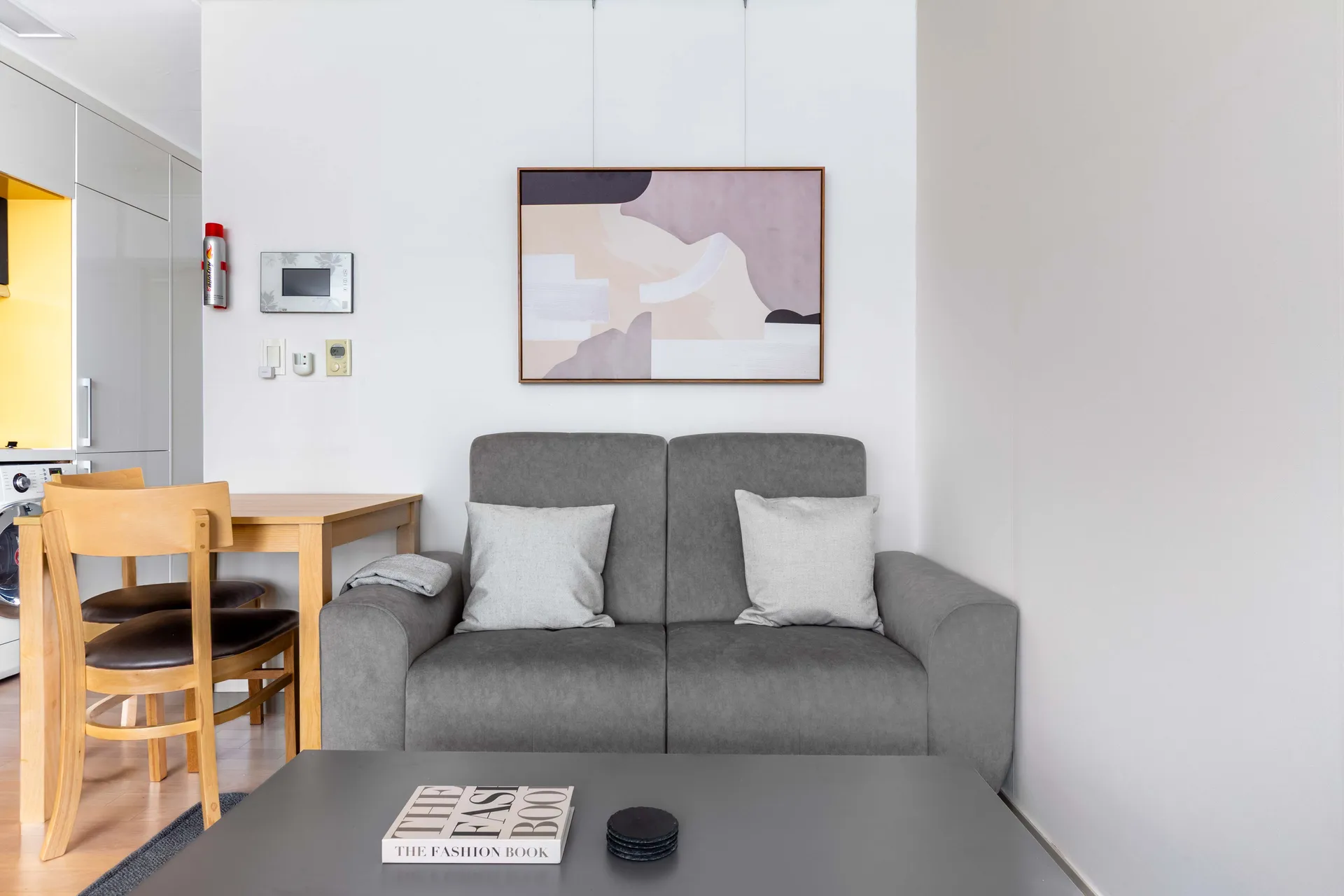 High-Floor Compact Studio Home near Seoul Station - 1