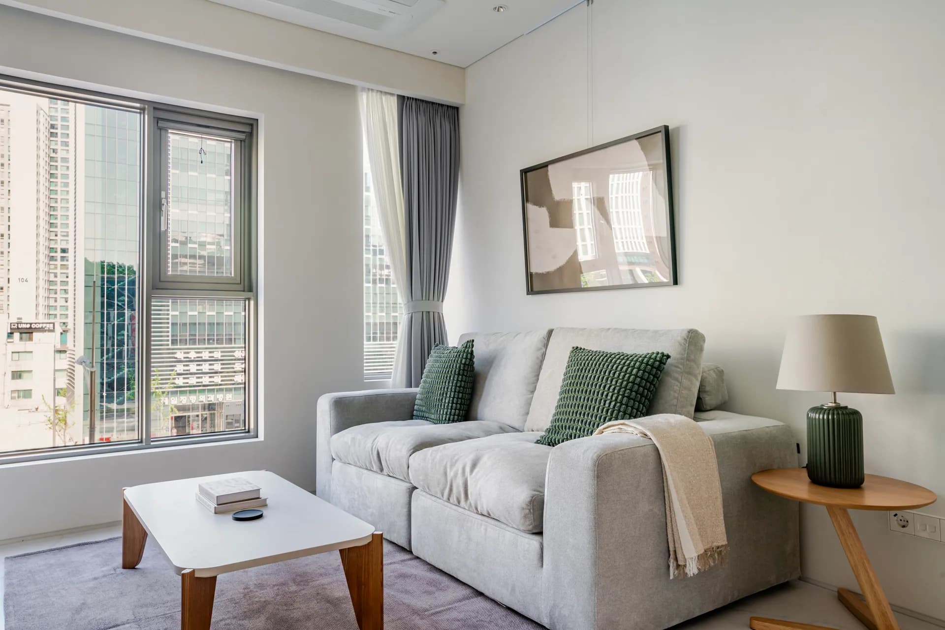 Spacious One-Bedroom Home in Cheongdam-dong - 1