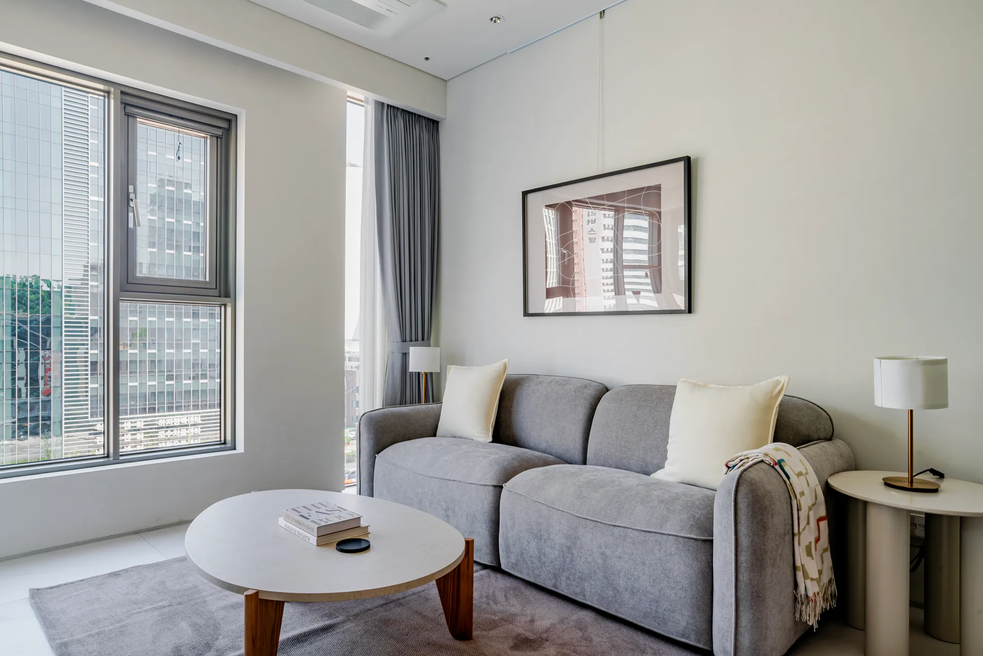 Spacious One-Bedroom Home in Cheongdam-dong - 1