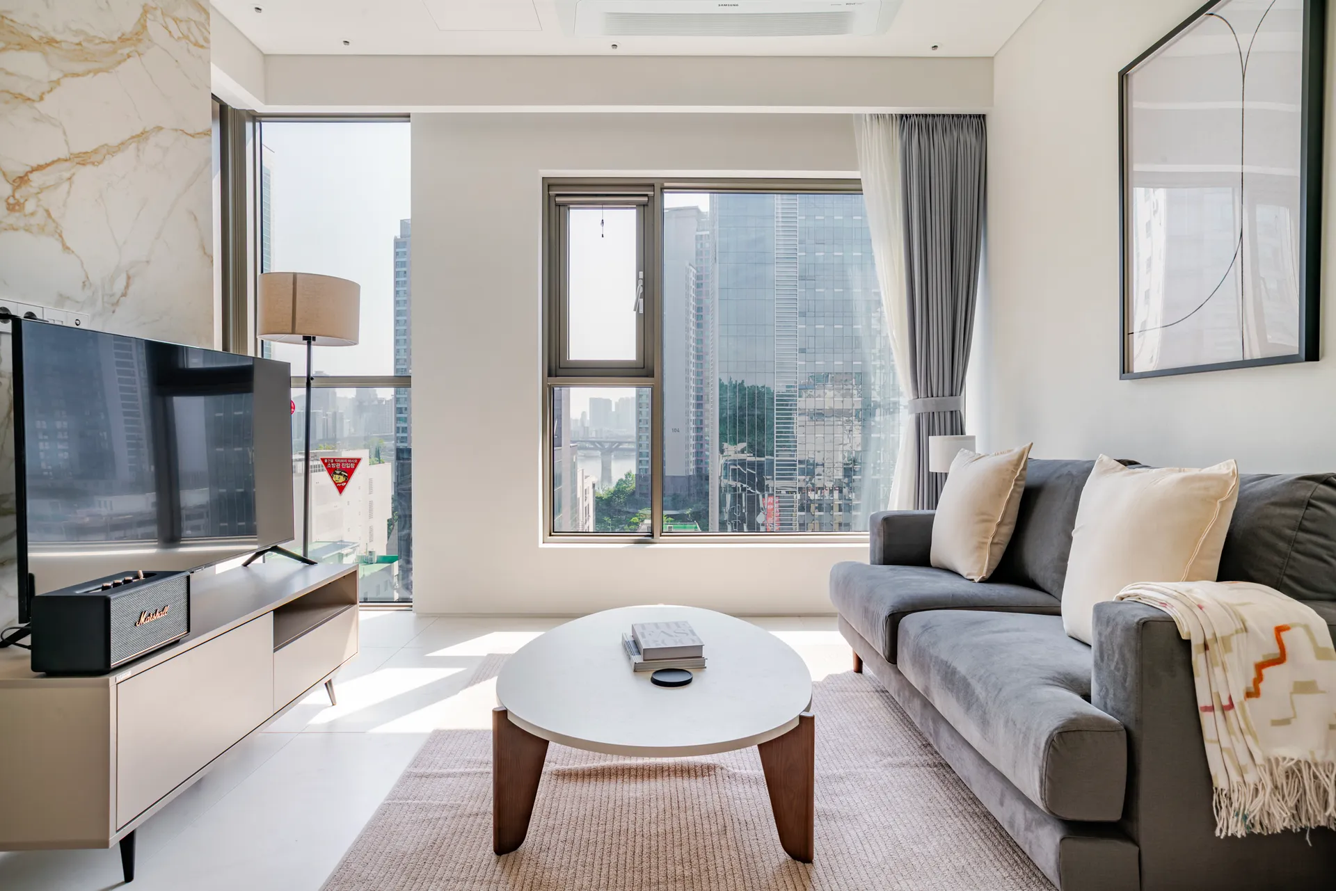 Spacious One-Bedroom Home in Cheongdam-dong - 1