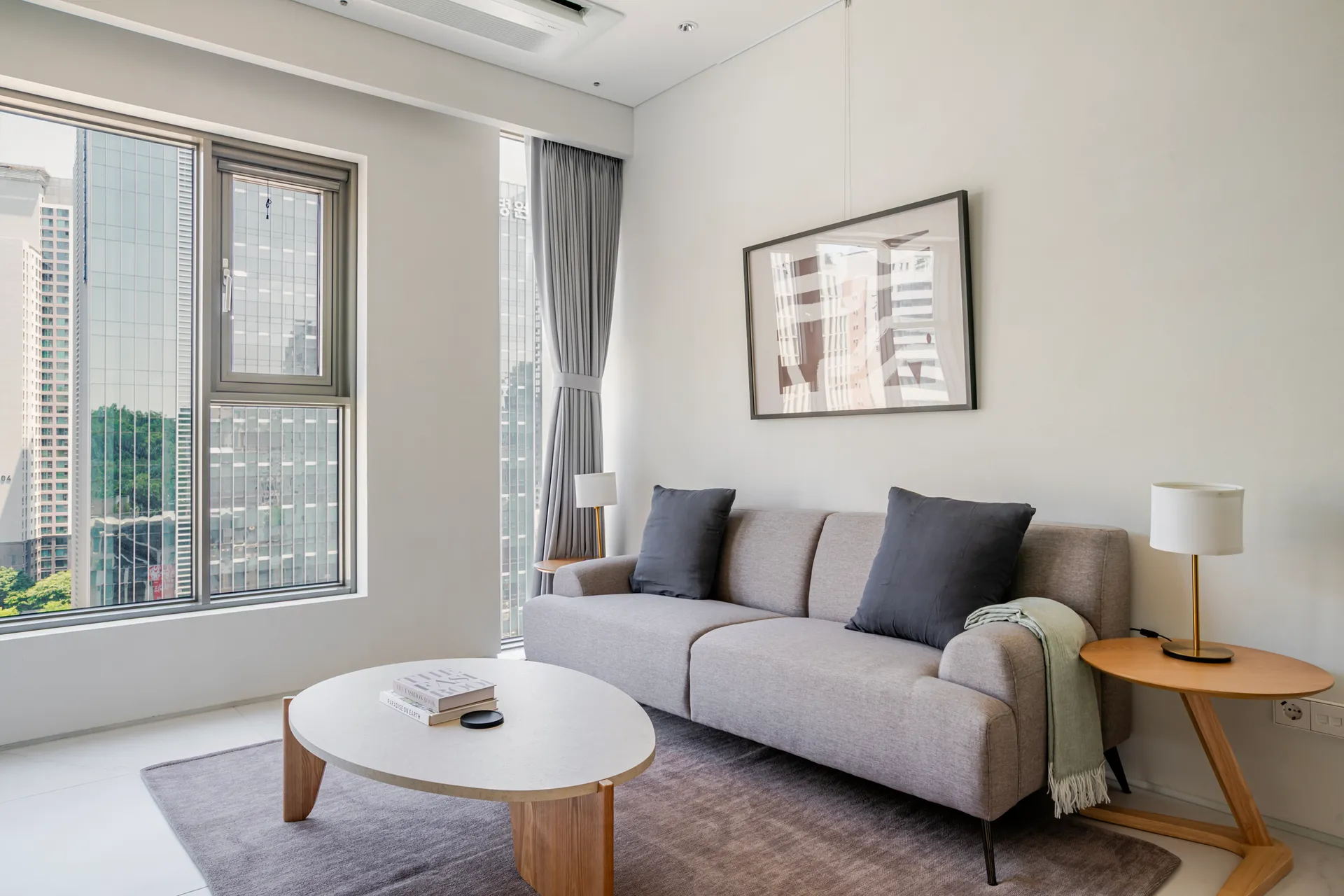 Spacious One-Bedroom Home in Cheongdam-dong - 1