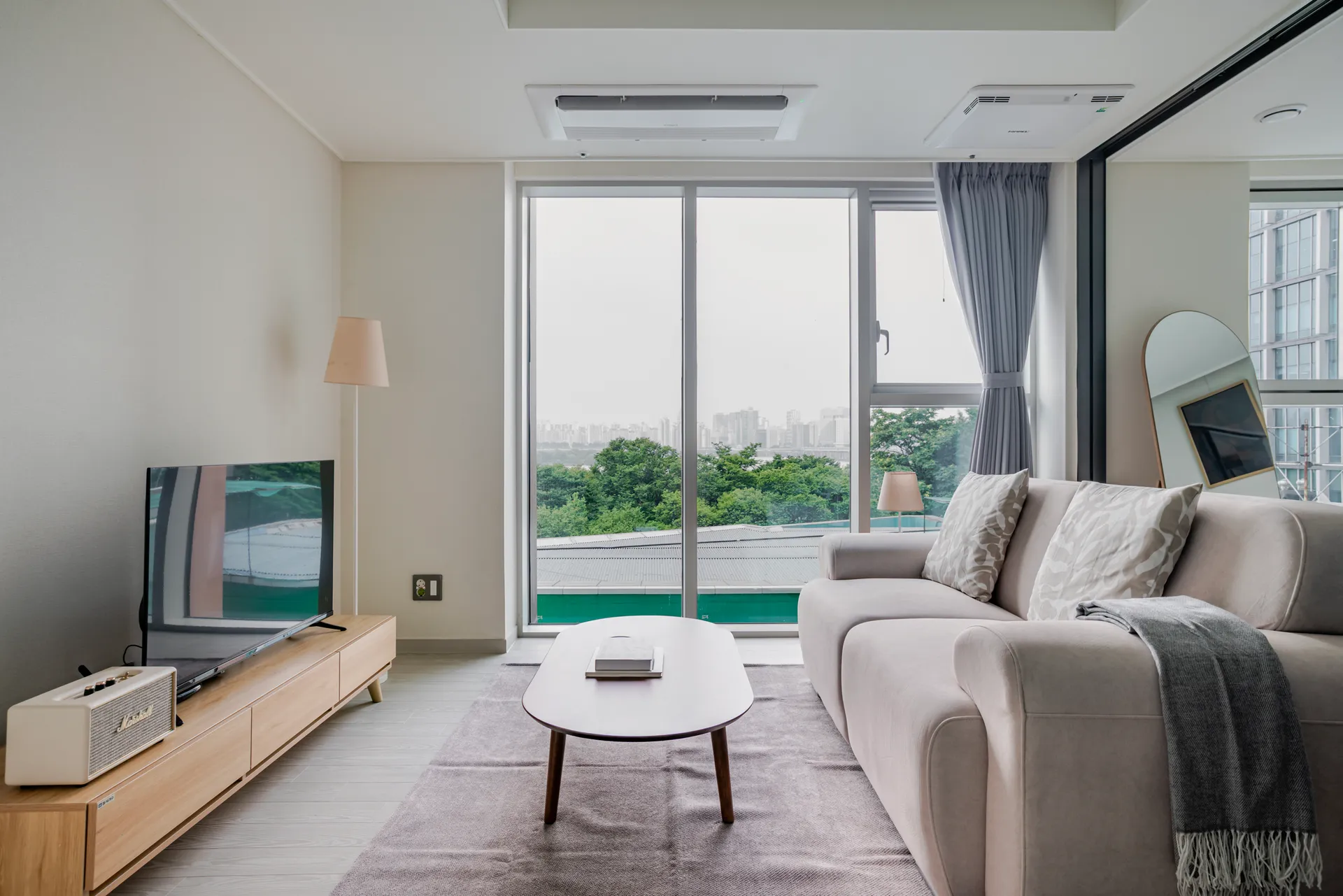 One-Bedroom Home by the Han River in Yeouido - 1