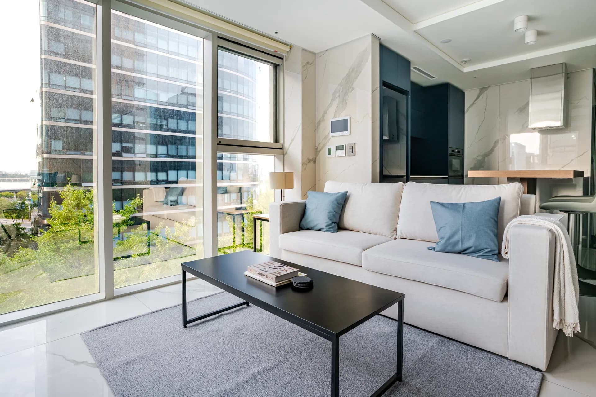 One-Bedroom Home by the Han River in Yeouido - 1