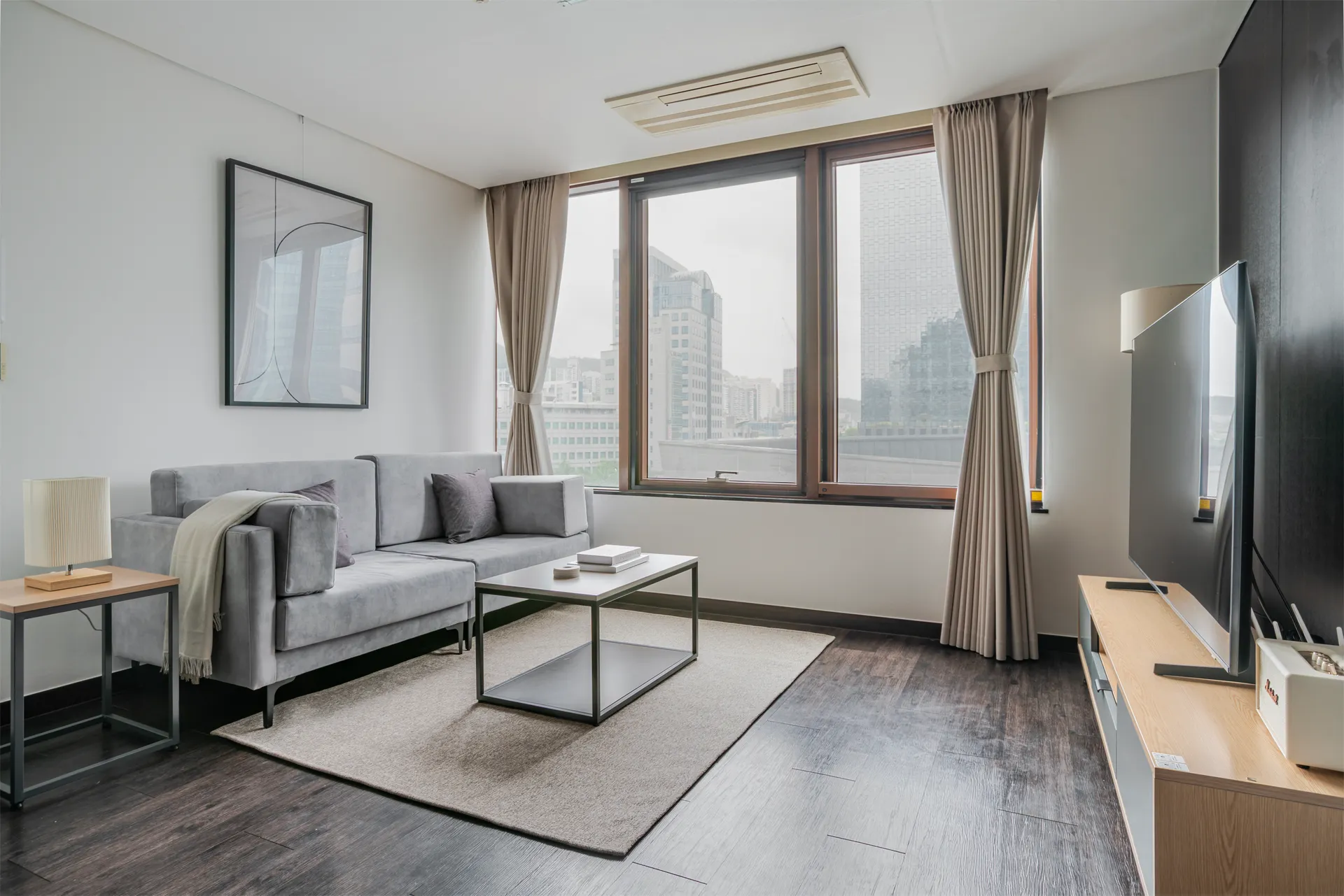 Spacious One-Bedroom Home near Seodaemun Station - 1