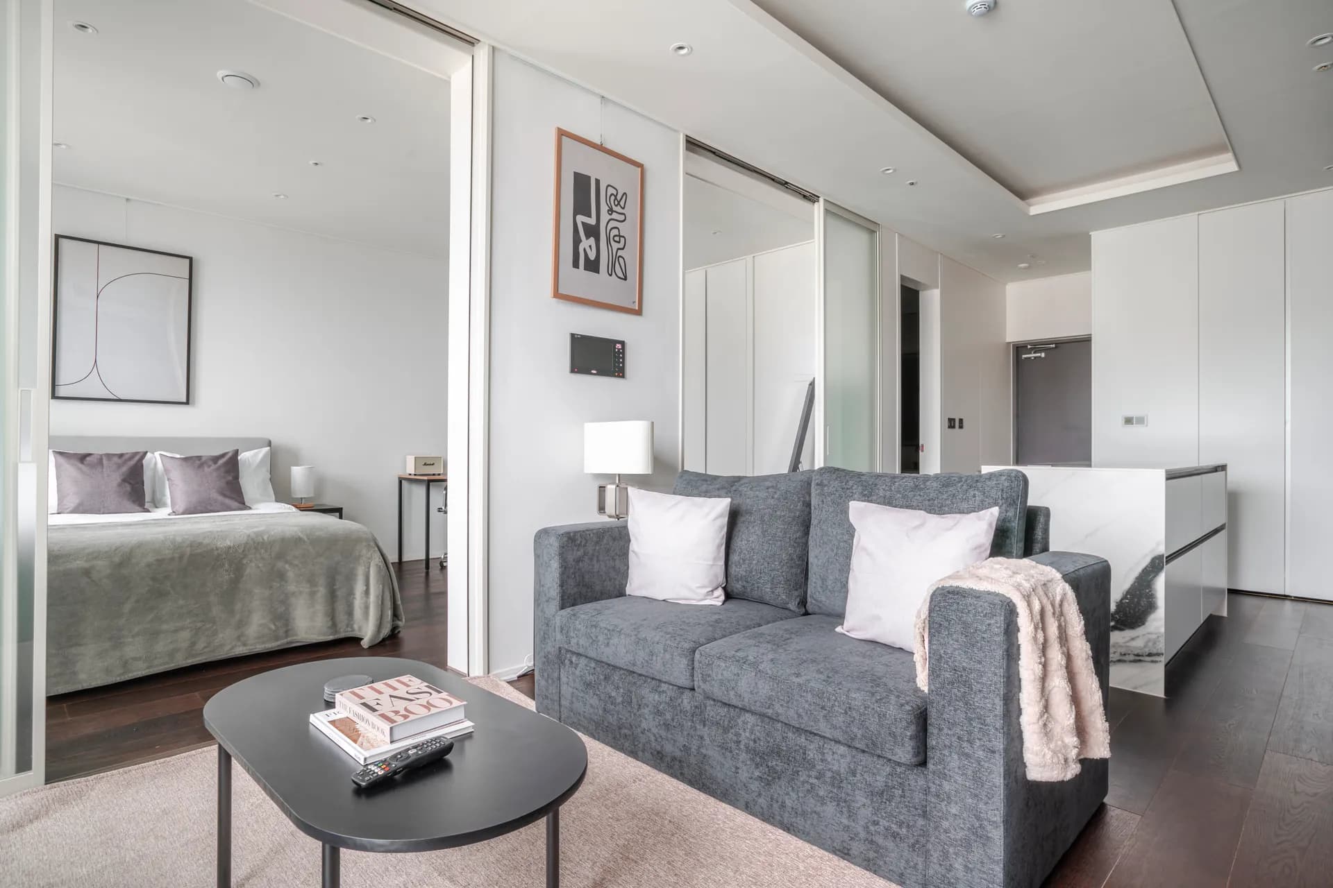 High-Floor One-Bedroom Home near Sinchon Station - 1