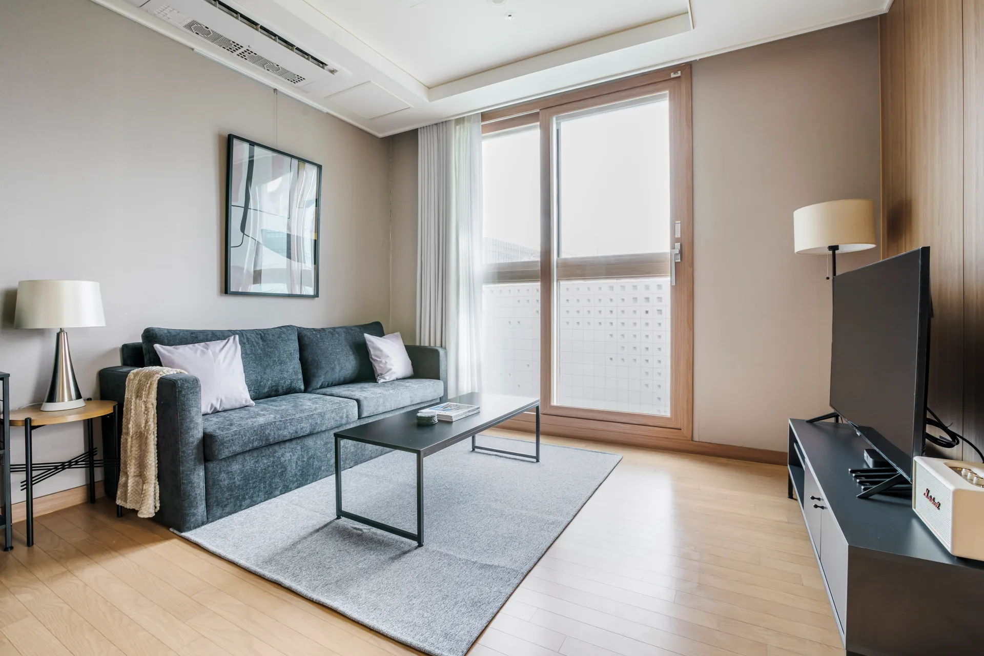 High-Floor Two-Bedroom Home in Sangam-dong - 1