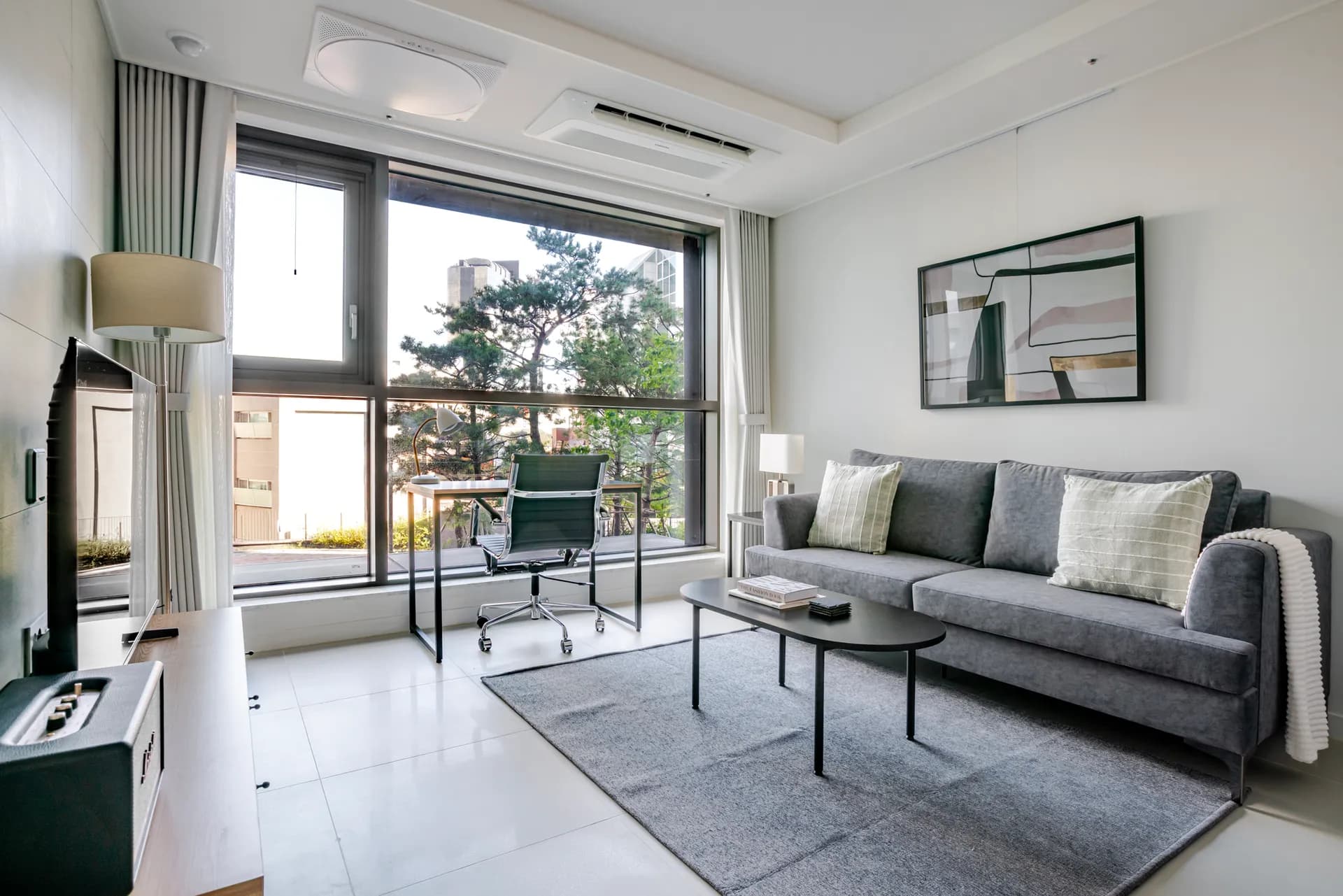 One-Bedroom Home near Myeongdong & Chungmuro - 1
