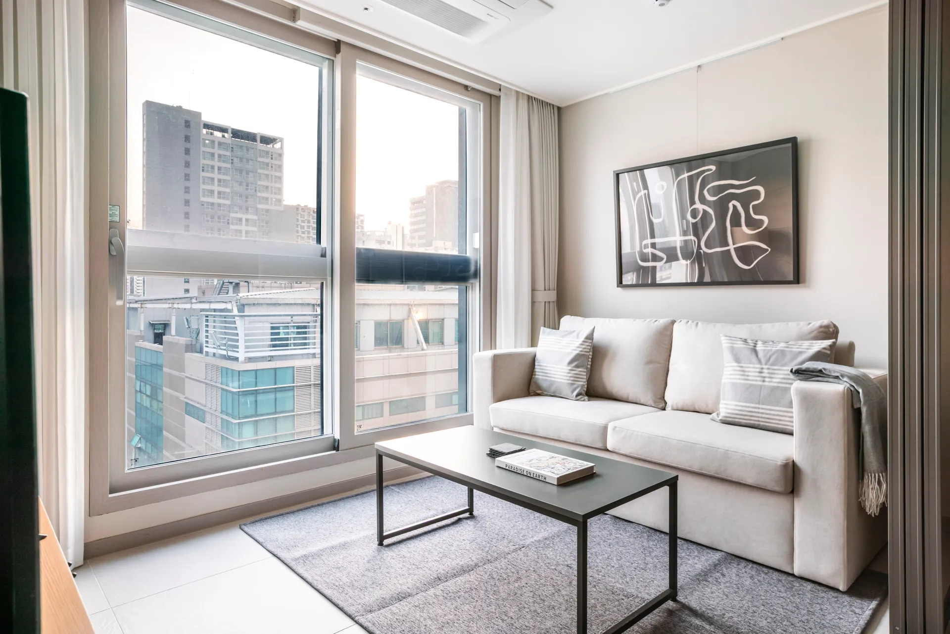 Compact One-Bedroom Home near Gwangjang Market & Dongdaemun - 1