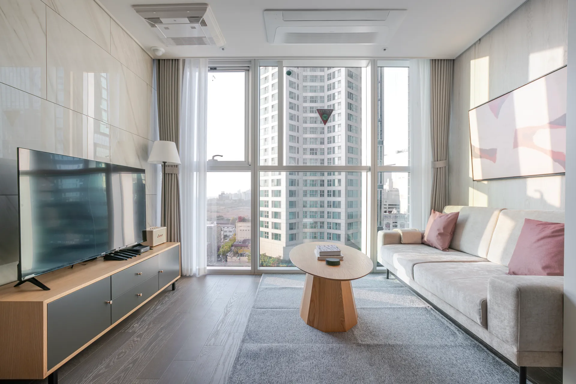 One-Bedroom Home near Yongsan Station - 1