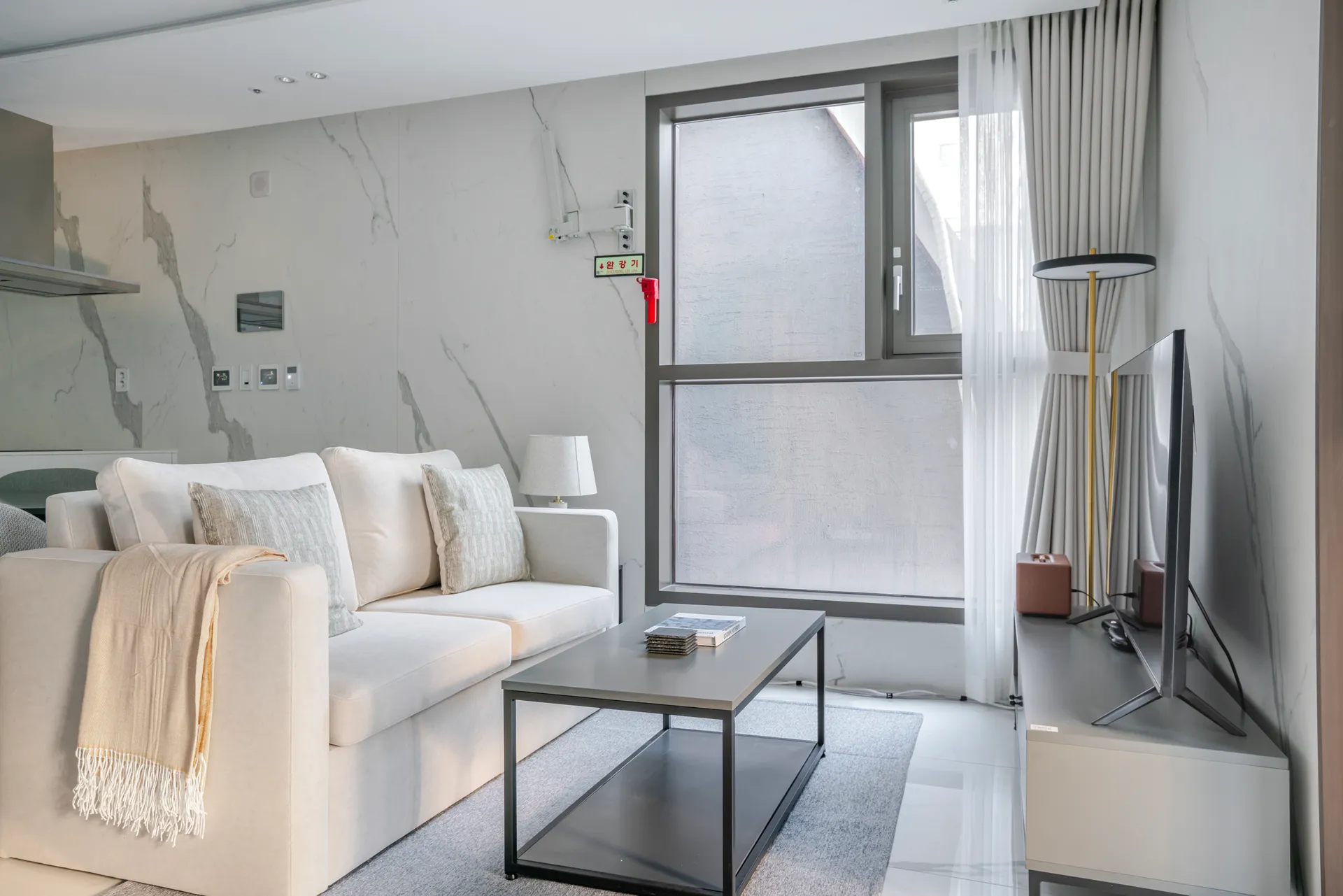 Two-Bedroom Home near Jamsil Station - 1