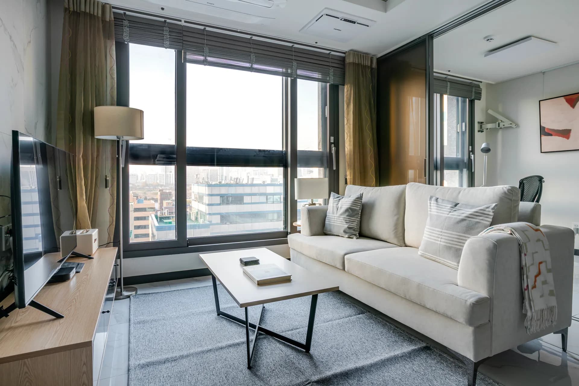 Compact One-Bedroom Home near Yongsan Station - 1