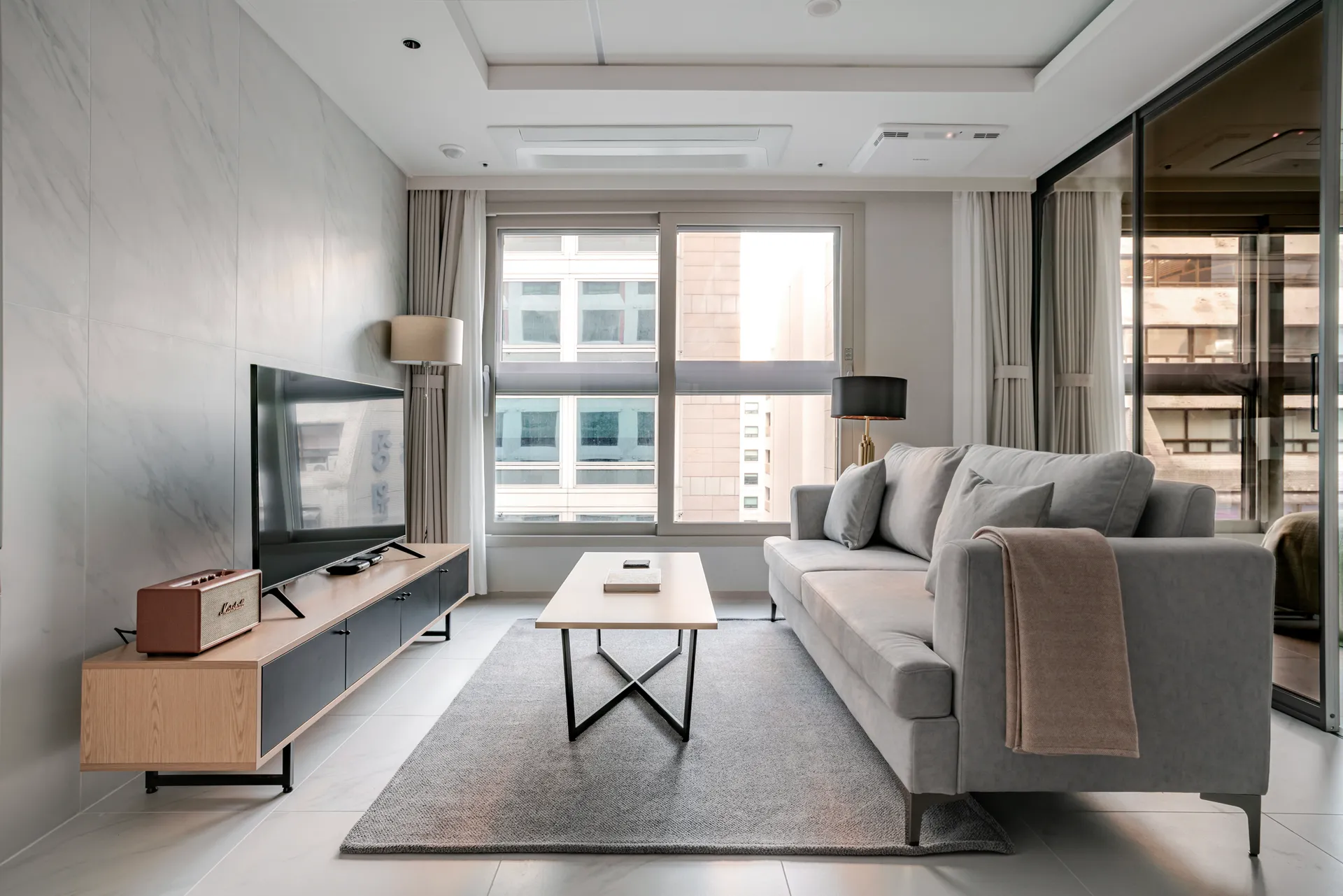 One-Bedroom Home by the Han River in Yeouido - 1