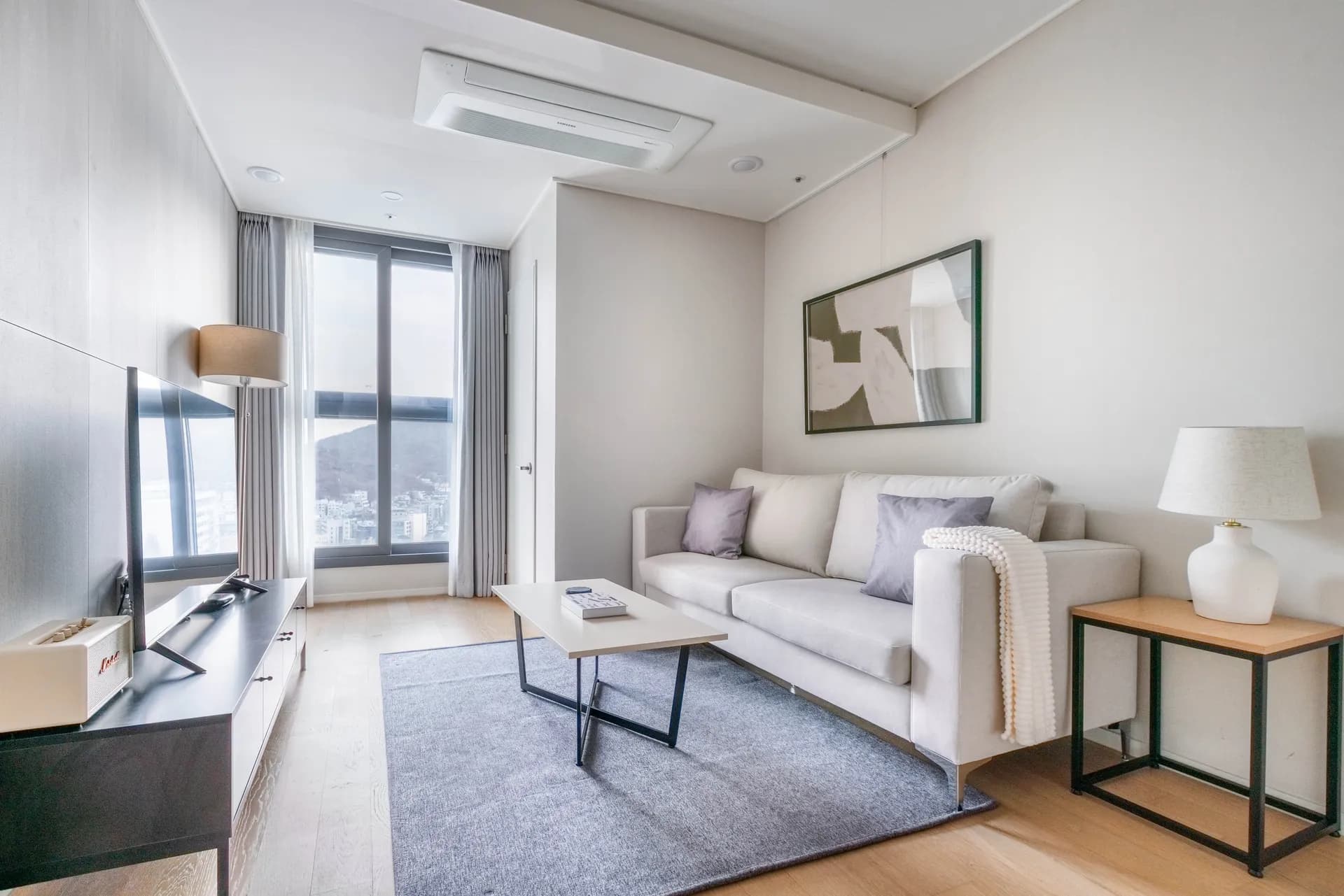 High-Floor One-Bedroom Home in Euljiro - 1