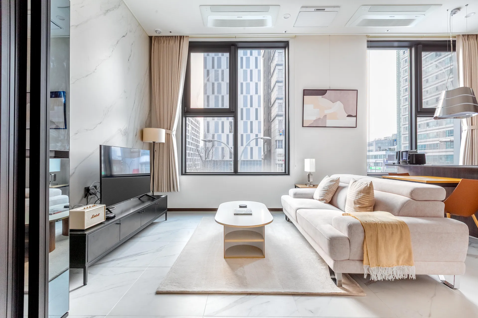 One-Bedroom Home near Gwangjang Market & Dongdaemun - 1