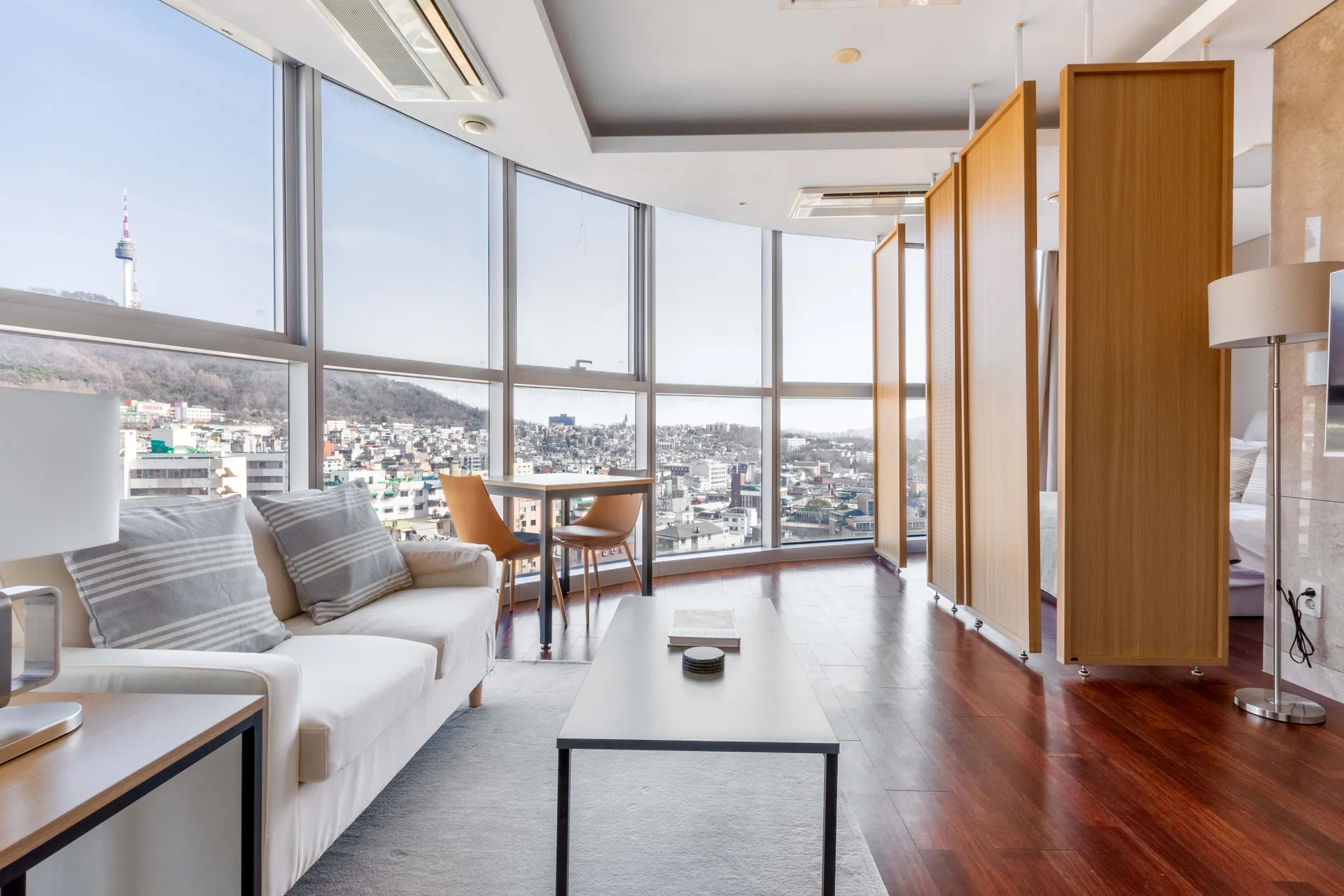 High-Floor One-Bedroom Home near Seoul Station - 1