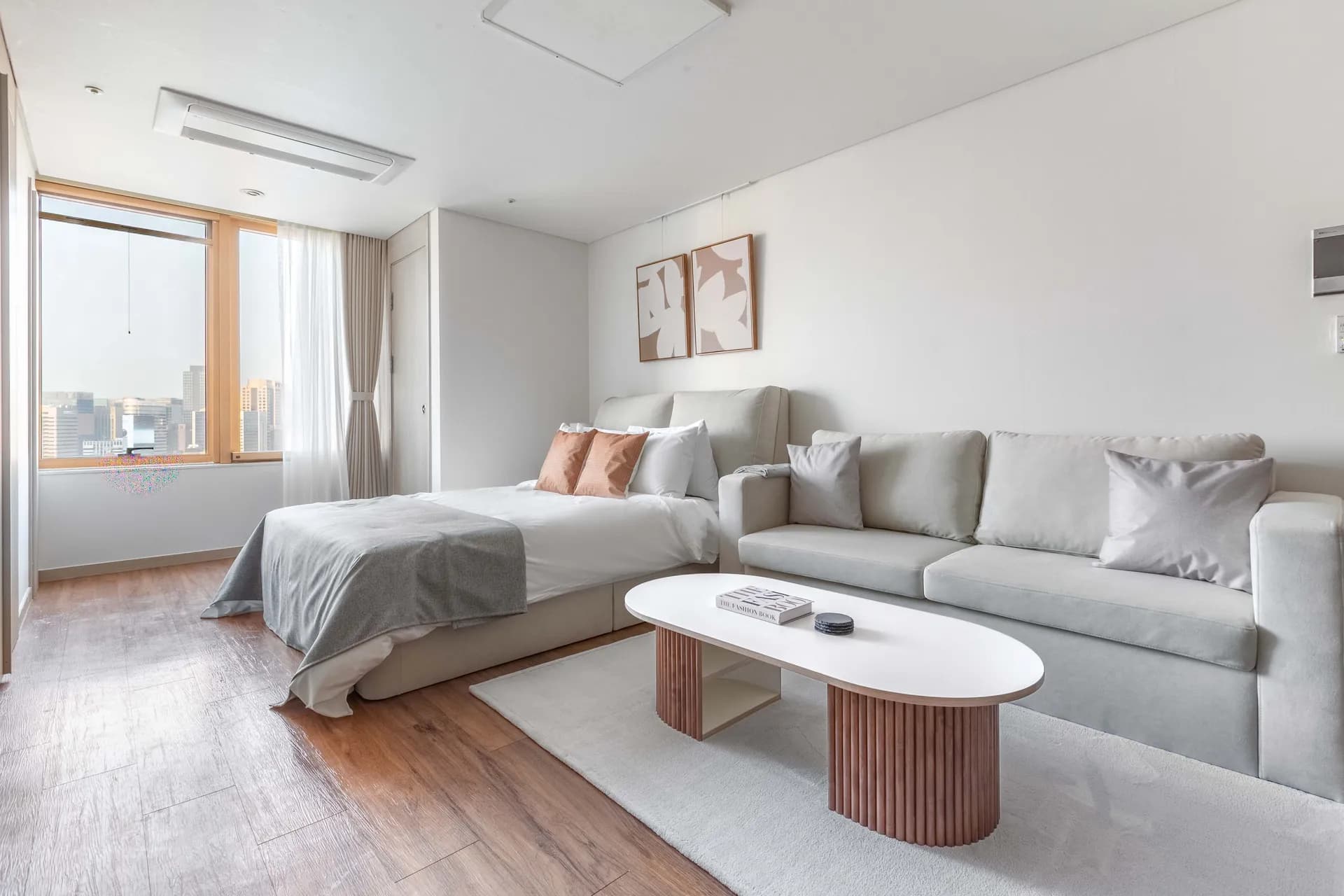 High-Floor Studio Home near Seodaemun Station - 1