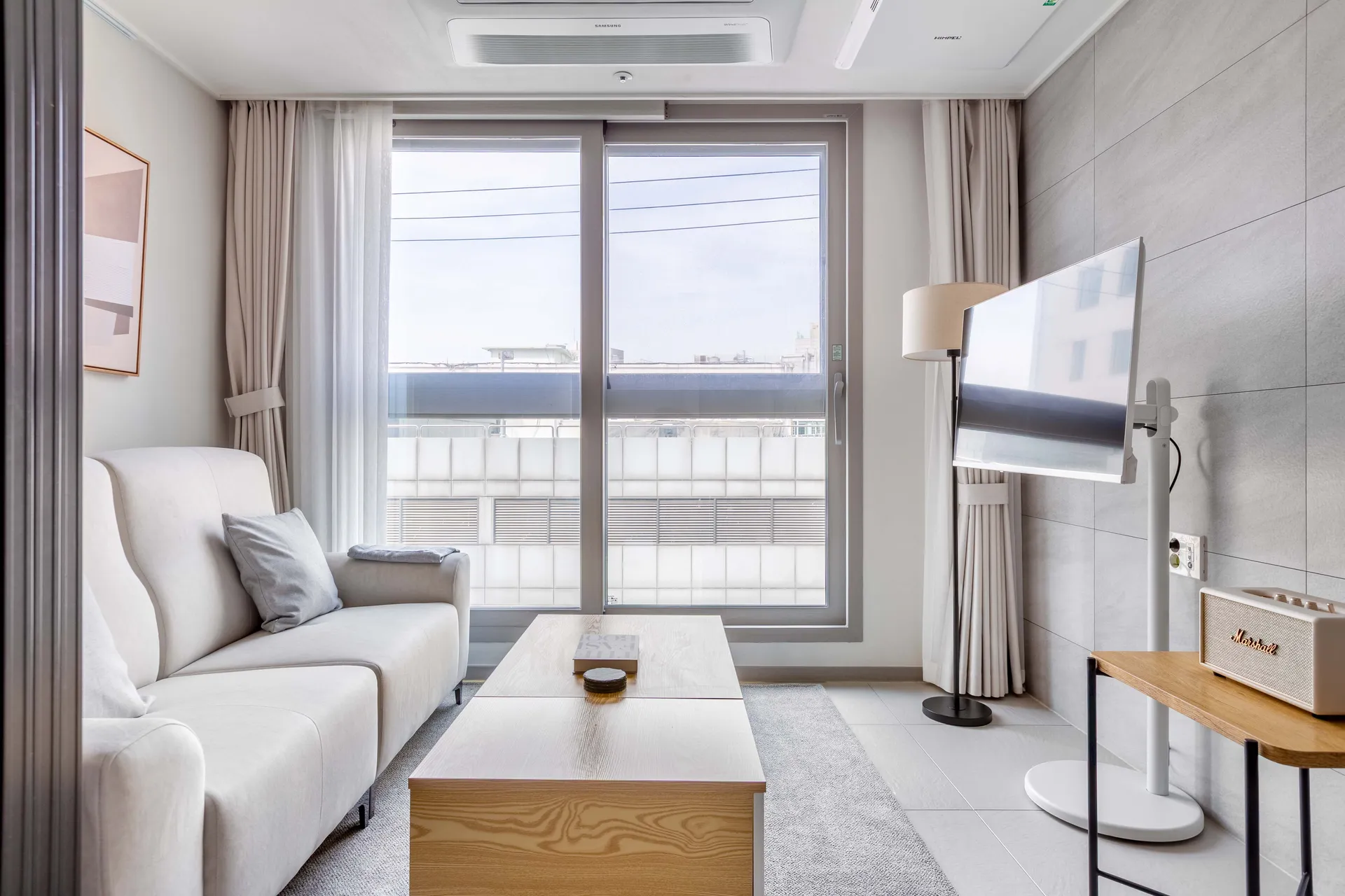 Compact One-Bedroom Home near Gwangjang Market & Dongdaemun - 1