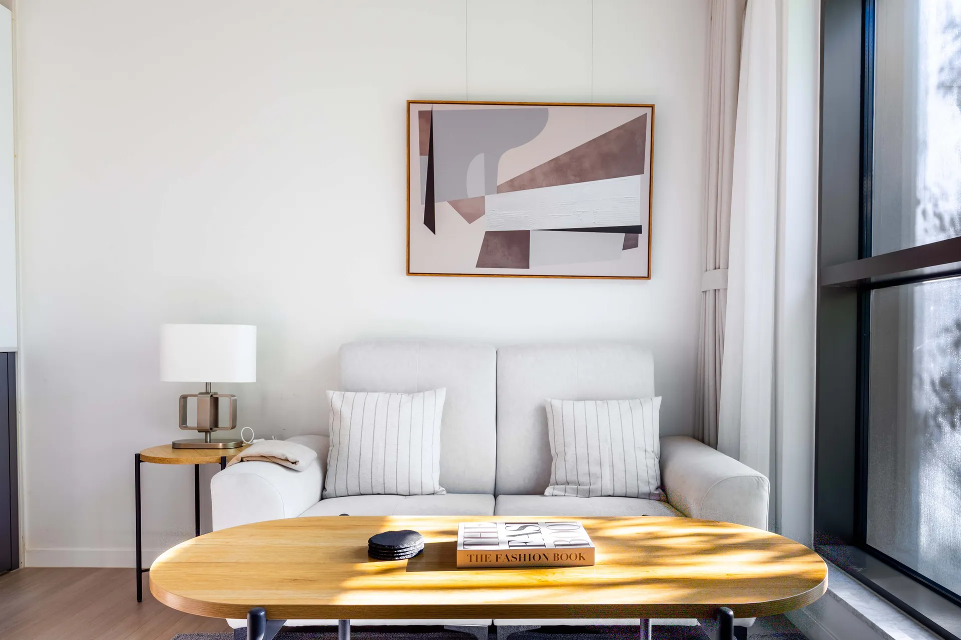 Spacious One-Bedroom Home near Myeongdong & Chungmuro - 1